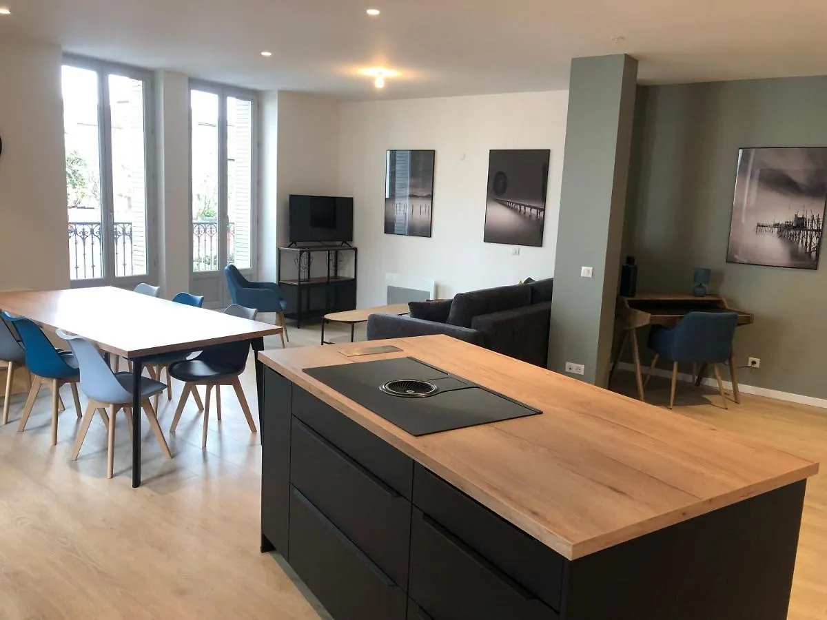 Appartement T3 Hippocrate 106 M2 Centre-Ville Aix-les-Bains 0*,  Frankrijk